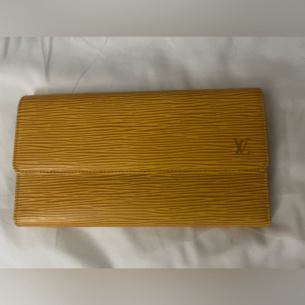 Louis Vuitton vintage Epi Yellow wallet Clutch Bag excellent condition